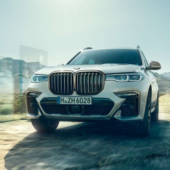 BMW X7 M50d sett forfra BMW X7 M50d i mineralhvit, sett forfra, G07, 2019