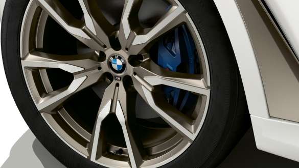 BMW X7 M-modell med M sportsbremser G07 2019 BMW X7 M-modell med M sportsbremser G07 2019 zoomet inn på lettmetallfelg