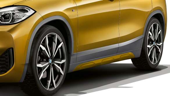 Sideskjørt BMW X2 F39 Sideskjørt BMW X2 2018 F39 Galvanisert gull metallic, sett skrått fra siden