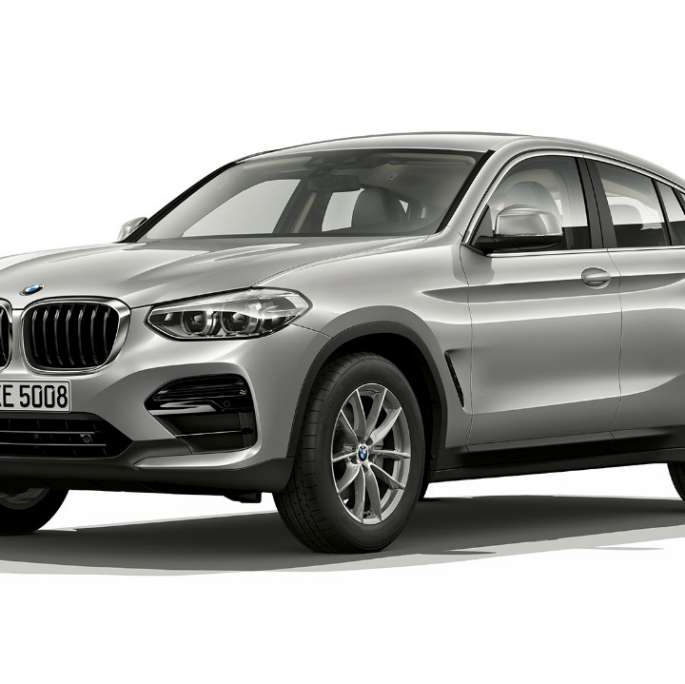 Sett skrått forfra BMW X4 Modell Advantage BMW X4 xDrive20d Modell Advantage G02 2018 Glaciersølv Sett skrått forfra