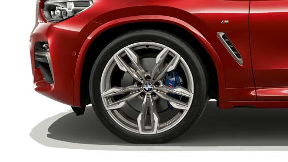 Felger og hjulhus BMW X4 Aluminiumsfelger og hjulhus BMW X4 M40i G02 2018 Flamencorød med briljanteffekt sett fra siden