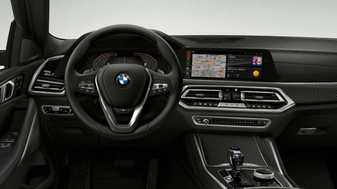 BMW X6 med BMW xLine, cockpit. BMW X6 interiør med BMW xLine med fokus på cockpit.