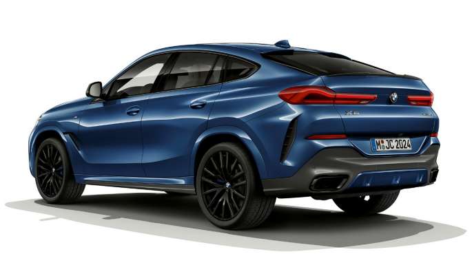 BMW X6 med M sportspakke, hekk. BMW X6 med M sportspakke sett bakfra.