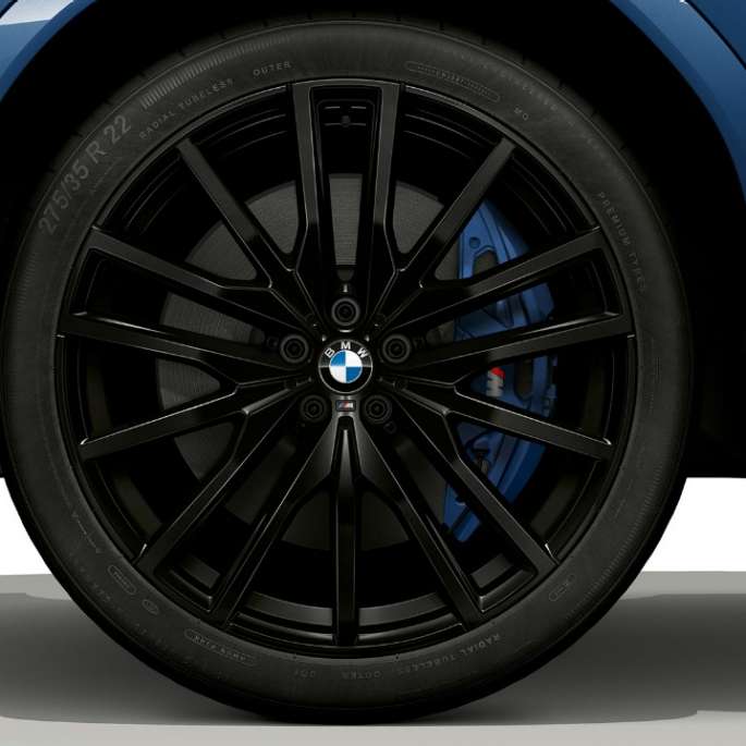 BMW X6 med M sportspakke, lettmetallfelg. BMW X6 M sportspakke med fokus på lettmetallfelg.