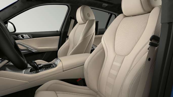 BMW X6 med M sportspakke, setetrekk. BMW X6 interiør med M sportspakke med fokus på setetrekk