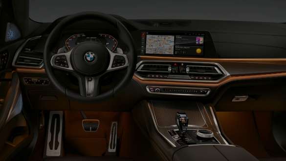 Cockpit med fokus på stemningslys. BMW X6 cockpit med fokus på stemningslys.