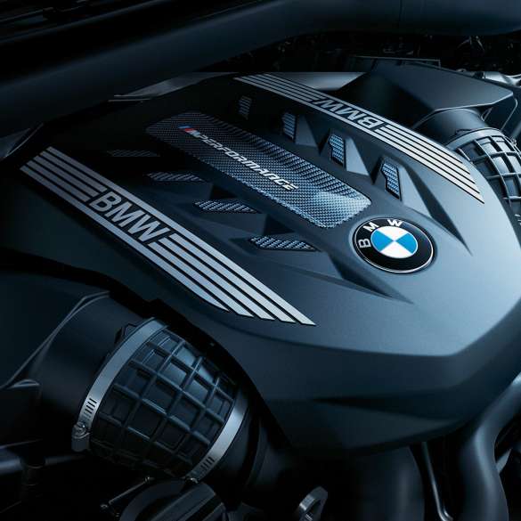 BMW X6-motor. Nærbilde av BMW X6-motoren.