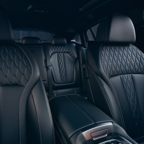 BMW X6 setetrekk. BMW X6 Interiør med fokus på setetrekket.