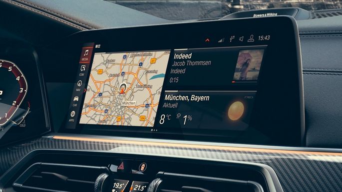 Cockpit med fokus på 12,3“ displayer. BMW X6 cockpit med fokus på 12,3“ displayer.