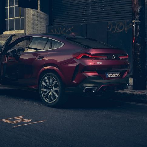 BMW X6 Individual sett bakfra. BMW X6 Individual stående sett bakfra.