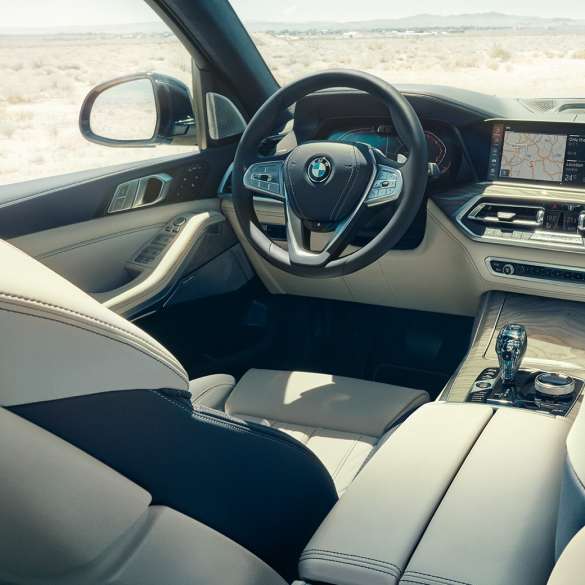 BMW X7 førerplass Innvendig design i BMW X7, førerplass med sportsratt i skinn, G07 2019