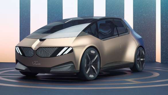 BMW i Vision Circular 2021 utvendig design sett skrått forfra BMW i Vision Circular 2021 visjonsbil utvendig design sett skrått forfra