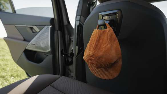 BMW Universalkrok for Travel & Comfort System BMW Original vår- og sommertilbehør BMW universal hook for Travel & Comfort System Original BMW Accessories for spring and summer BMW Universalkrok for Travel & Comfort System BMW Original vår- og sommertilbehør