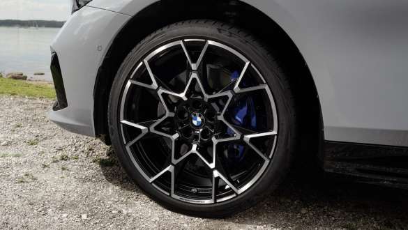 21" M Performance lettmetallfelg krysseke 943 M i tofarget (Jet Black, blankpolert). 21" M Performance lettmetallfelg krysseke 943 M i tofarget (Jet Black, blankpolert).
