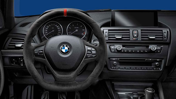 M Performance ratt i Alcantara med karbondekor