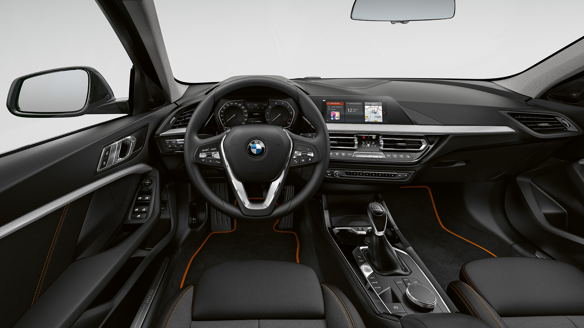 Sportsratt i skinn. BMW 1-serie Modell Sport Line, førerplass med sport-lærratt.