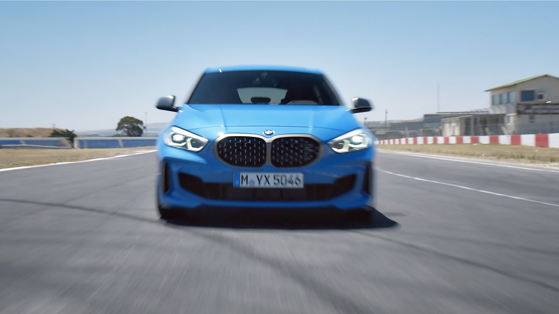 BMW 1-serie kjørefilm. BMW 1-serie film med dynamiske kjørescener.