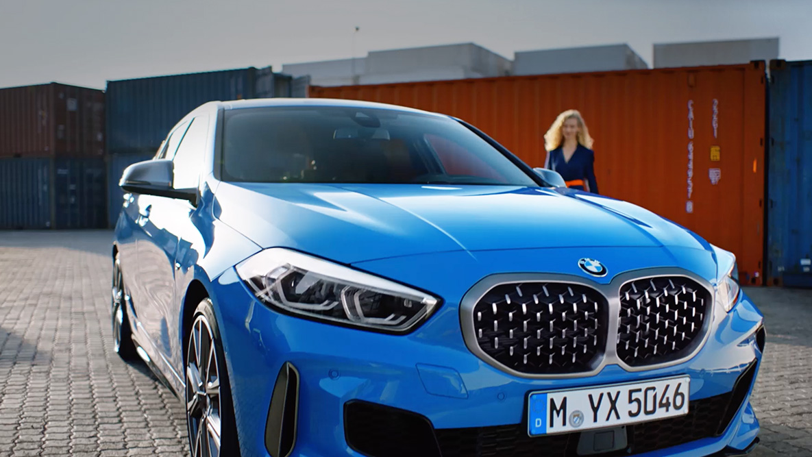 BMW Intelligent Personal Assistant. BMW 1-serie med språkassistent BMW Intelligent Personal Assistant.