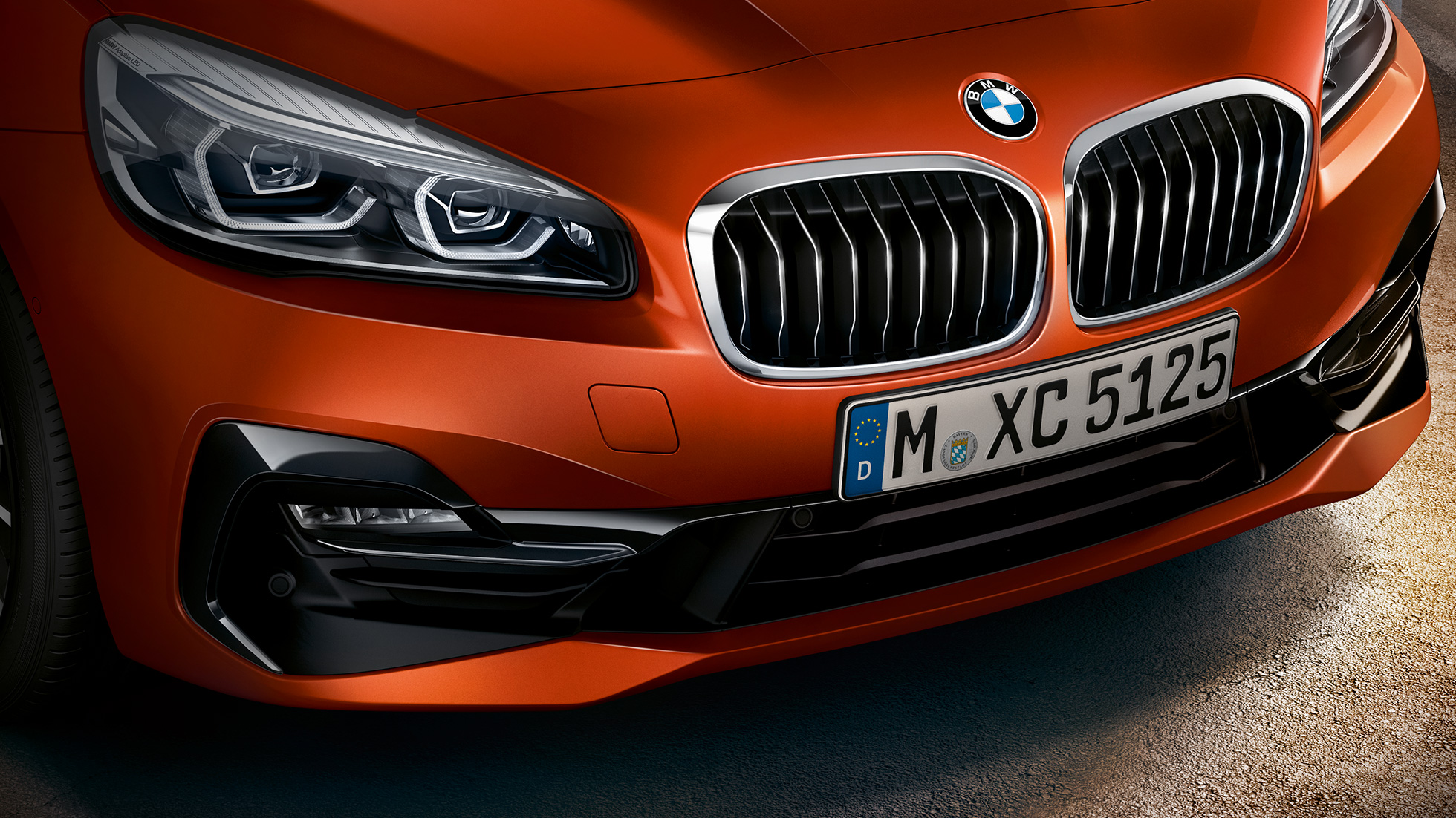 Grill BMW 2-serie Active Tourer Grill BMW 2-serie Active Tourer F45 Facelift 2018 Sunset Orange metallic næropptak front