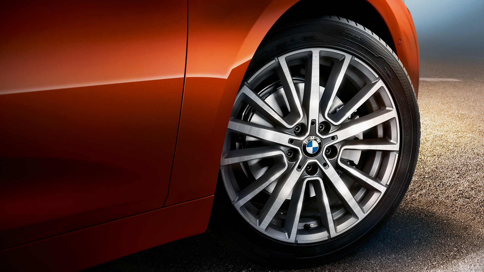 Aluminiumsfelg BMW 2-serie Active Tourer Felger BMW 2-serie Active Tourer F45 Facelift 2018 Sunset Orange metallic næropptak hjul