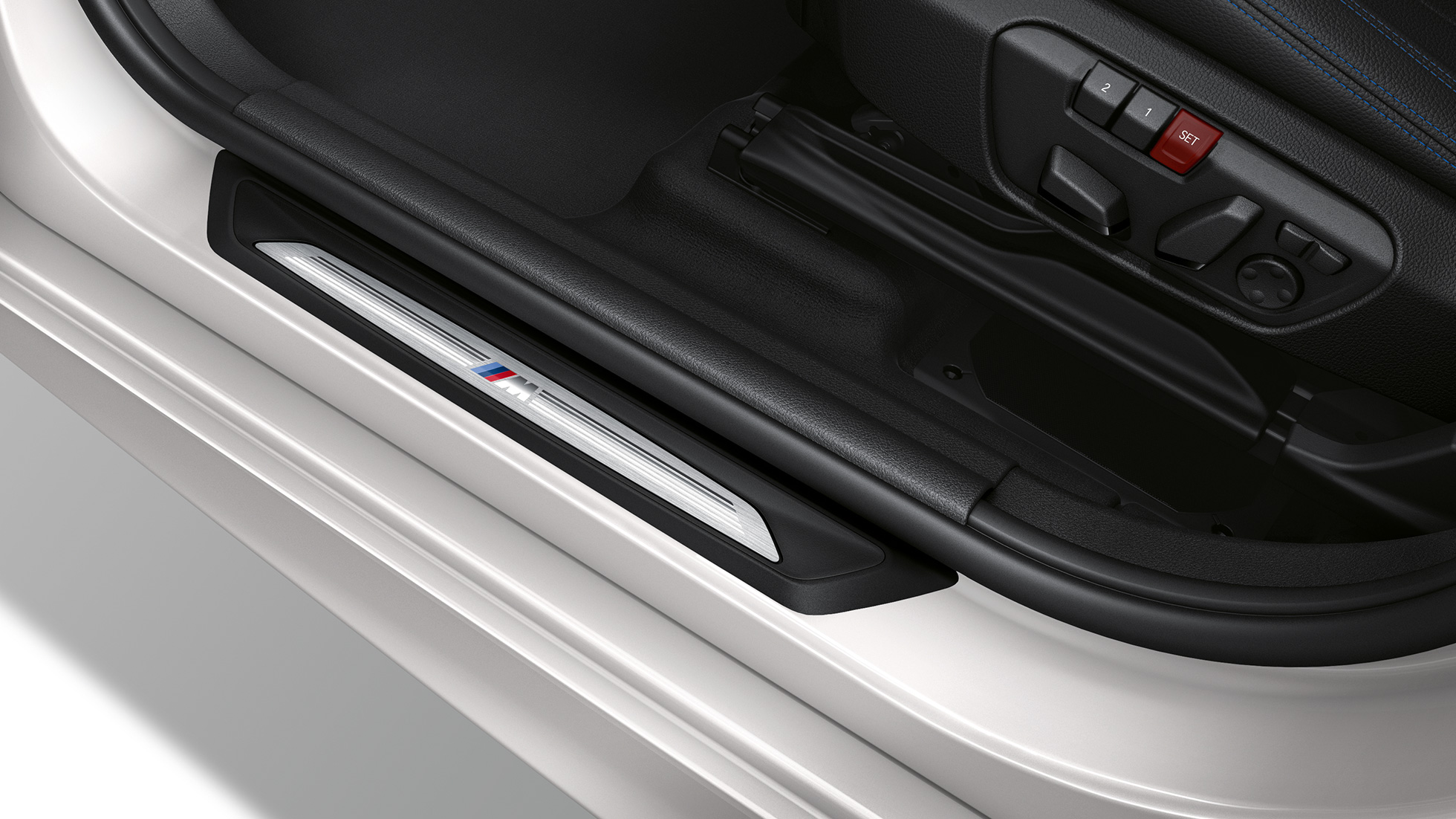 Innstigningslister BMW 2-serie Active Tourer modell M Sport Innstigningslister BMW 2-serie Active Tourer 220d xDrive Modell M Sport F45 2018 Mineralhvit metallic Eksteriør