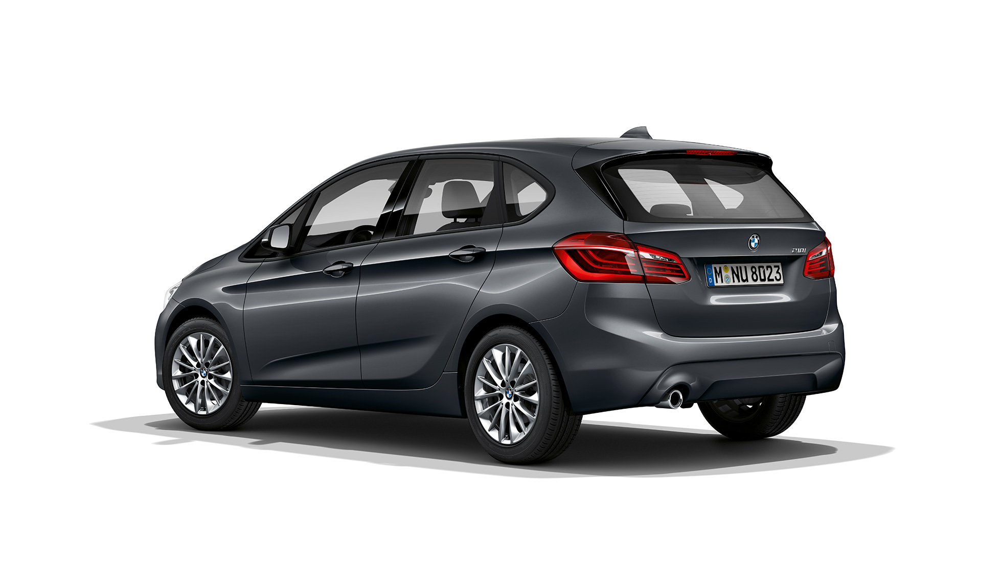 Sett skrått bakfra BMW 2-serie Active Tourer modell Advantage BMW 2-serie Active Tourer 218i F45 2018 Mineralgrå metallic sett skrått bakfra