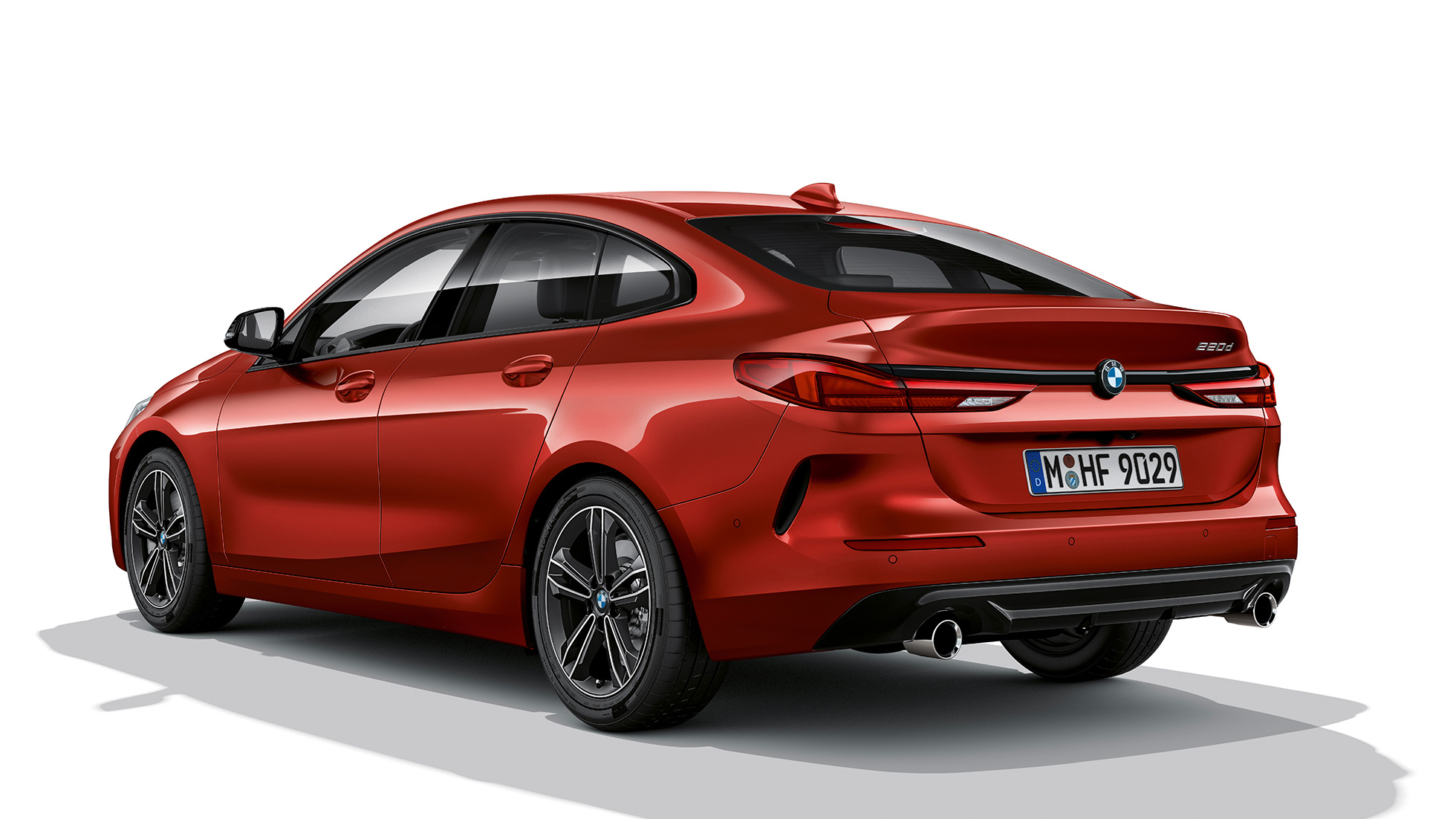 Individual høyglanset Shadow Line BMW 2-serie Gran Coupé modell Sport Line BMW Individual høyglanset Shadow Line BMW 2-serie Gran Coupé modell Sport Line Melbourne Rot F44 sett skrått bakfra