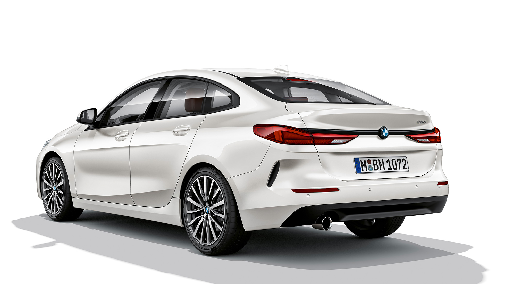 Lettmetallfelger BMW 2-serie Gran Coupé modell Advantage Lettmetallfelger BMW 2-serie Gran Coupé modell Advantage Mineralhvit F44 sett skrått bakfra