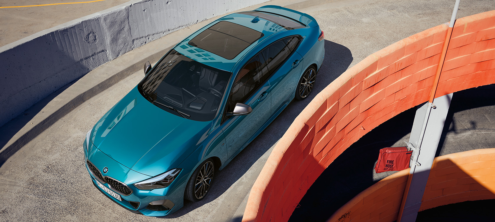 BMW 2-serie Gran Coupé med Panorama glasstak BMW 2-serie Gran Coupé BMW Panorama glasstak Snapper Rocks blå metallic F44 sett ovenfra