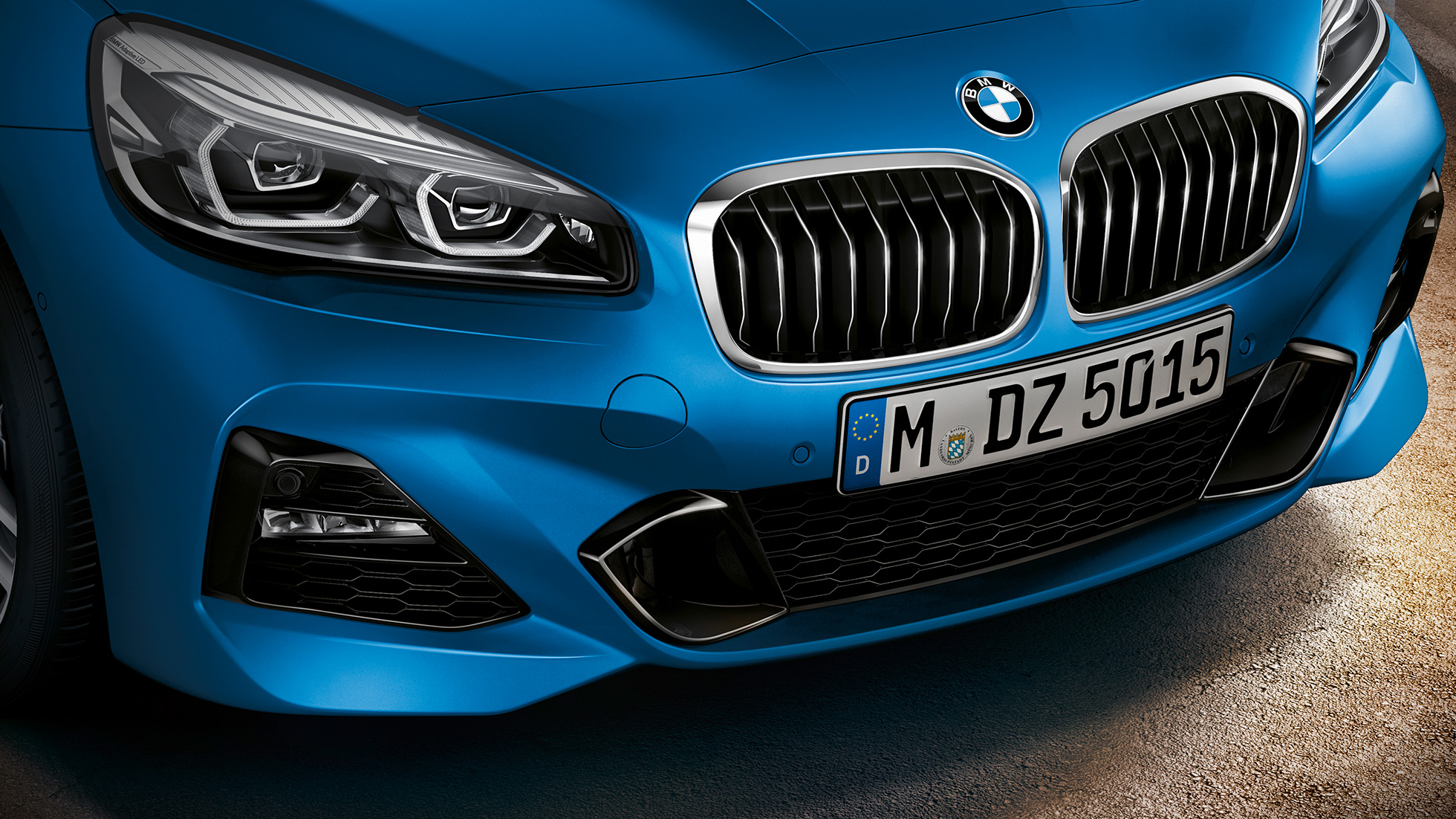 Dobbelgrill BMW 2-serie Gran Tourer Dobbelgrill BMW 2-serie Gran Tourer F46 Facelift 2018 Estoril blå metallic Næropptak front