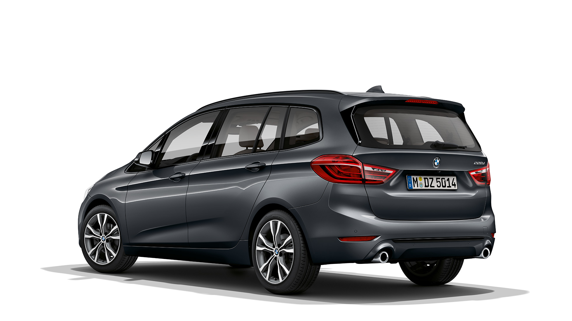 Sett skrått forfra BMW 2-serie Gran Tourer modell Sport Line BMW 2-serie Gran Tourer 220d modell Sport Line F46 Facelift 2018 Mineralgrå metallic Sett skrått forfra