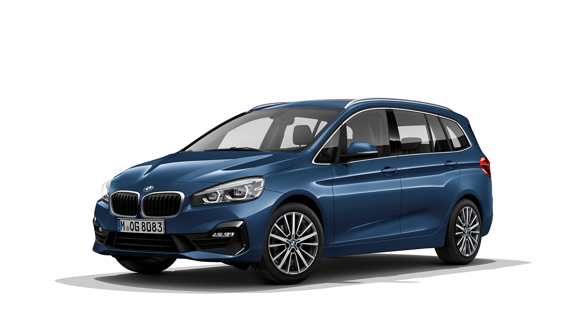 Sett skrått forfra BMW 2-serie Gran Tourer modell Advantage BMW 2-serie Gran Tourer 218i modell Advantage F46 Facelift 2018 Middelhavsblå metallic Sett skrått forfra