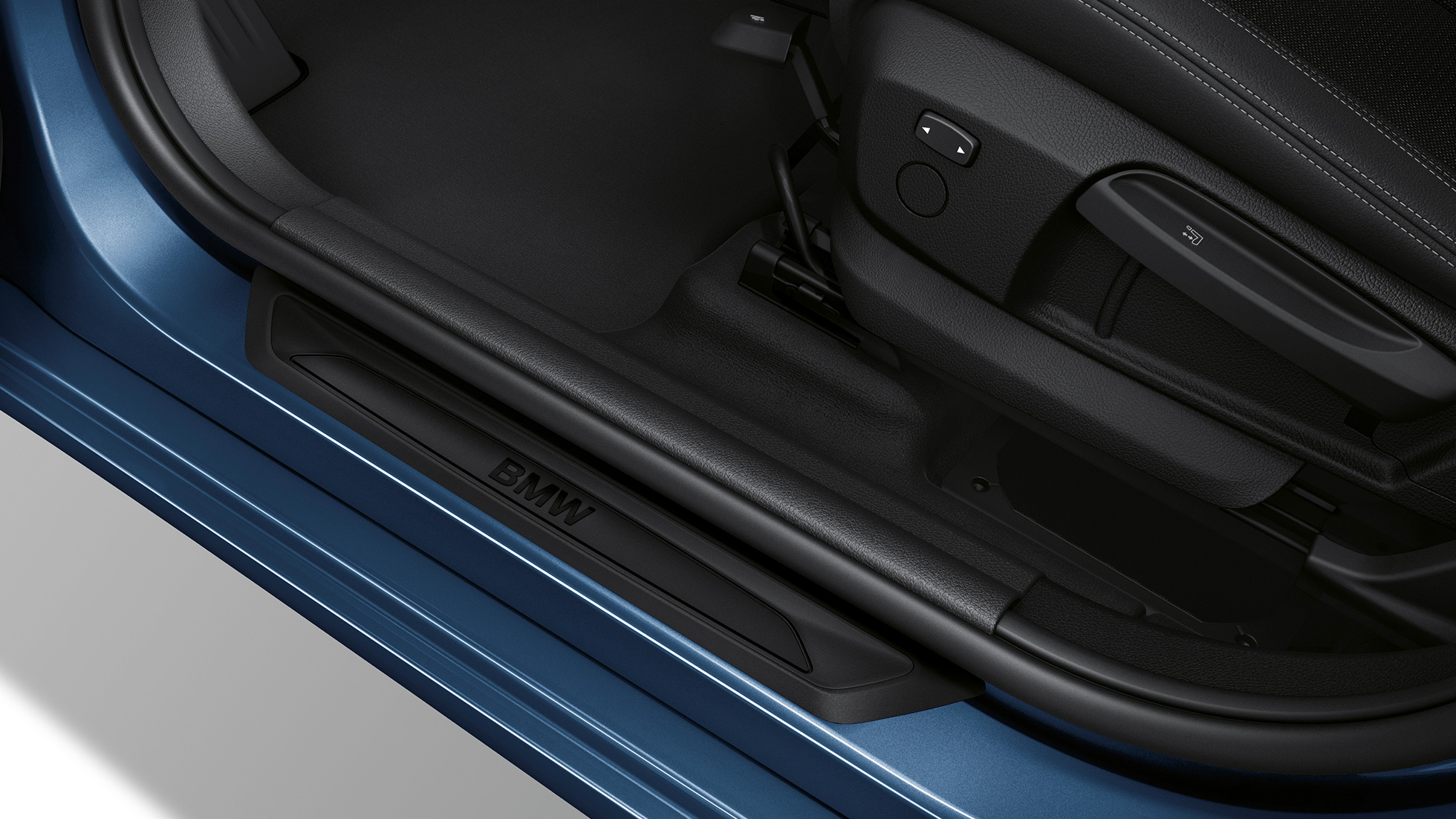 Innstigningslister BMW 2-serie Gran Tourer modell Advantage Innstigningslister BMW 2-serie Gran Tourer 218i modell Advantage F46 2018 Middelhavsblå metallic Næropptak