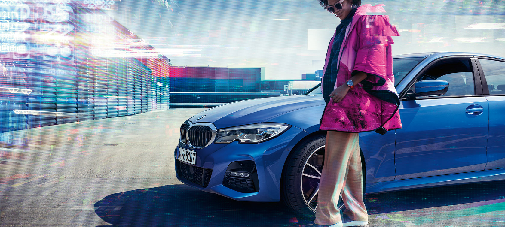 Sett skrått forfra BMW 3-serie sedan BMW 330i sedan G20 BMW 3-serie sedan BMW 330i sedan G20 portimaoblå metallic sett skrått forfra