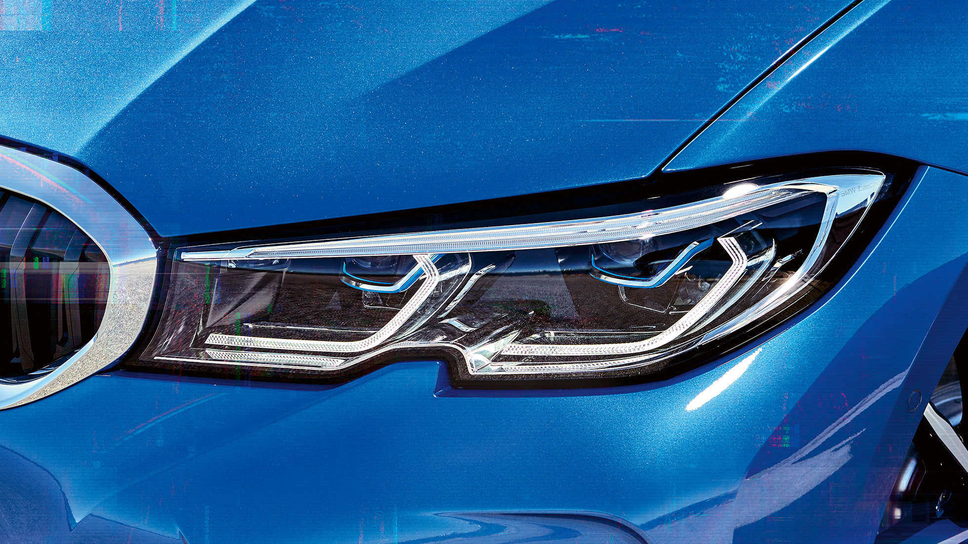BMW 3-serie Sedan med BMW laserlys. Nærbilde av høyre hovedlykt med BMW laserlys sett fra siden.