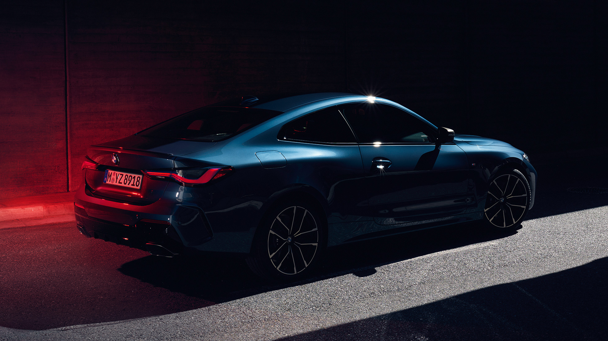Sett skrått bakfra Skulderparti med Hofmeister-knekk BMW 4-serie Coupé G22 BMW 4-serie Coupé G22 2020 Arctic Race blå metallic Sett skrått bakfra Skulderparti med Hofmeister-knekk