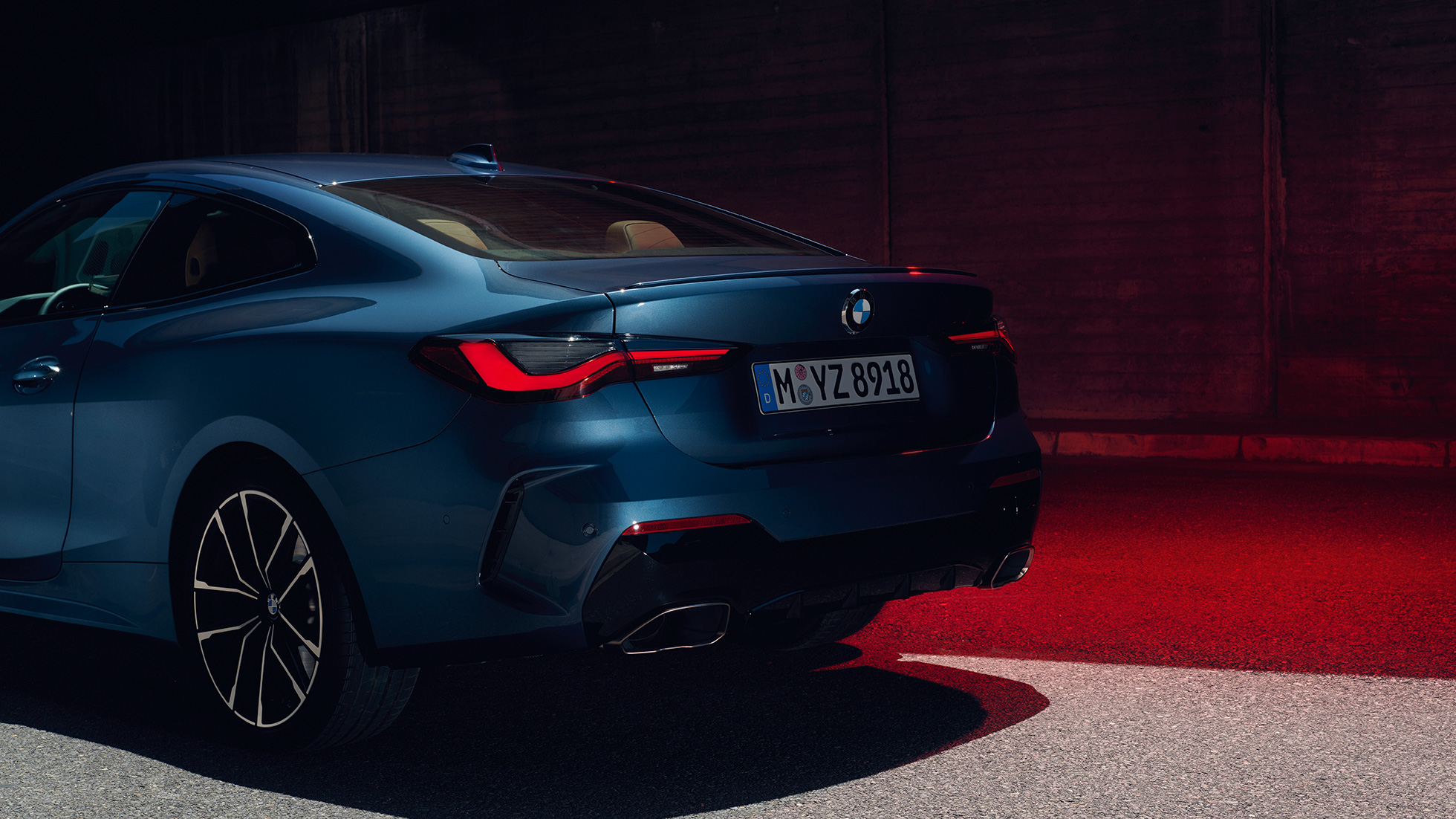 Sett skrått bakfra Doble eksosstusser BMW 4-serie Coupé G22 2020 BMW 4-serie Coupé G22 2020 Arctic Race blå metallic Sett skrått bakfra Doble eksosstusser