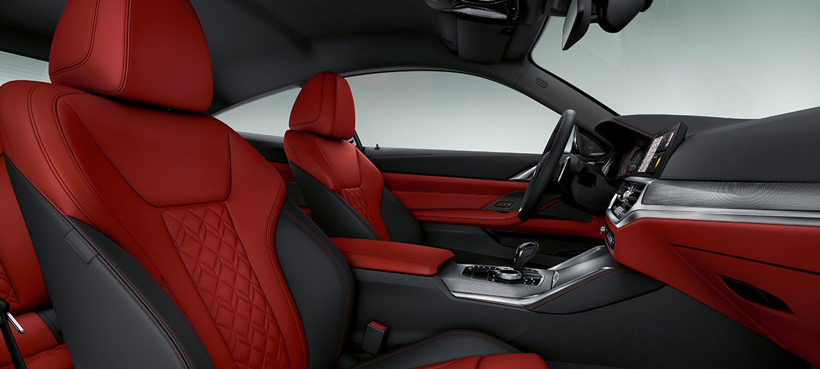 Skinninteriør Fionarødt/sort merinoskinn BMW 4-serie Coupé Individual G22 2020 Innvendig kupé BMW Individual utvidet skinninteriør i Fionarødt/sort merinoskinn BMW 4-serie Coupé G22 2020 Innvendig førerplass