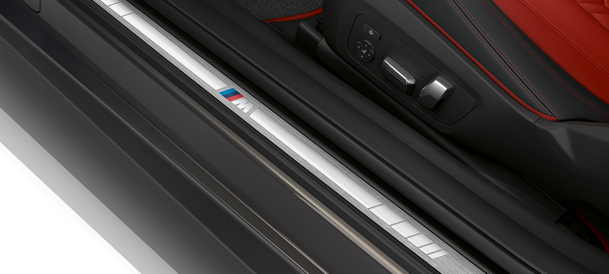 Innstigningslist BMW 4-serie Coupé G22 2020 Individual Innvendig kupé Innstigningslister med logo BMW Individual BMW 4-serie Coupé G22 2020 Innvendig førerplass