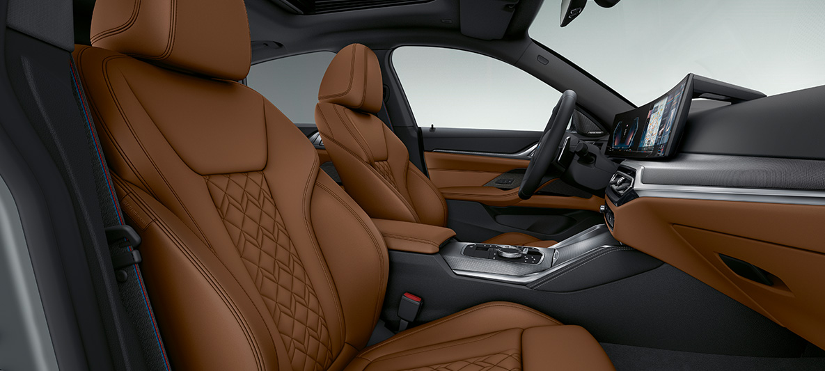 BMW Individual utvidet helskinninteriør i Tartufo merinoskinn BMW 4-serie Gran Coupé G26 2021 Kupé BMW Individual helskinninteriør 'Merino' Tartufo BMW 4-serie Gran Coupé G26 2021 interiør cockpit
