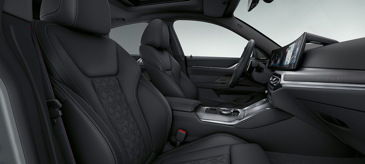 Skinninteriør sort merinoskinn BMW 4-serie Gran Coupé G26 2021 kupé BMW Individual utvidet skinninteriør i sort merinoskinn BMW 4-serie Gran Coupé G26 2021 interiør cockpit