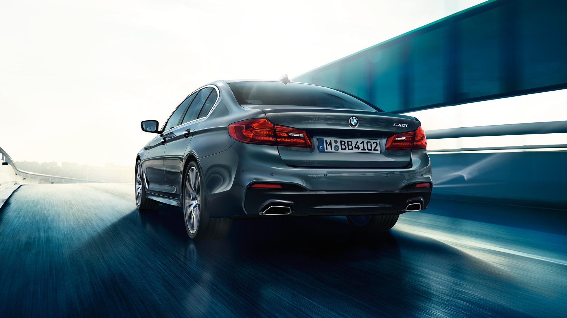 Hekk BMW 5-serie sedan BMW 5-serie sedan 540i sedan G30 Bluestone metallic sett bakfra