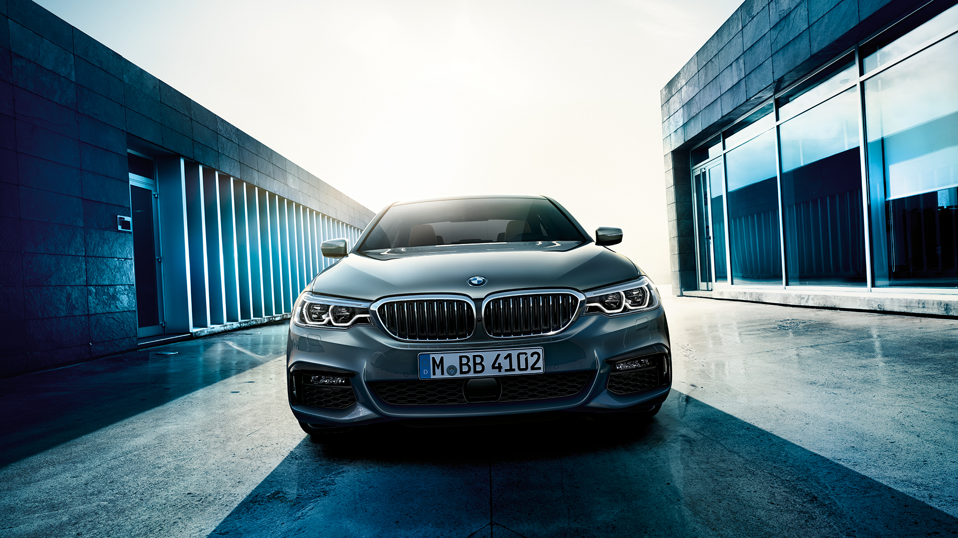 Eksteriør BMW 5-serie sedan Eksteriør BMW 5-serie sedan høydepunkter 540i sedan G30 Bluestone metallic sett forfra