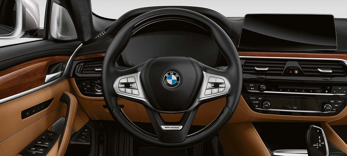 BMW Individual cockpit BMW 5-serie Sedan BMW Individual BMW 5-serie sedan rhodonittsølv metallic cockpit