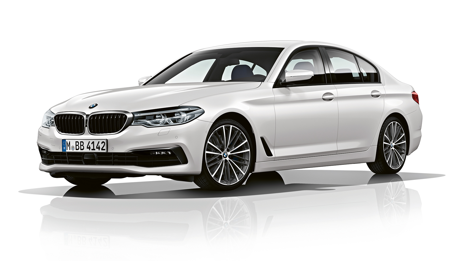 Sport Line sett skrått forfra BMW 5-serie sedan Sport Line BMW 5-serie sedan 540i sedan G30 Alpinhvit metallic sett skrått forfra