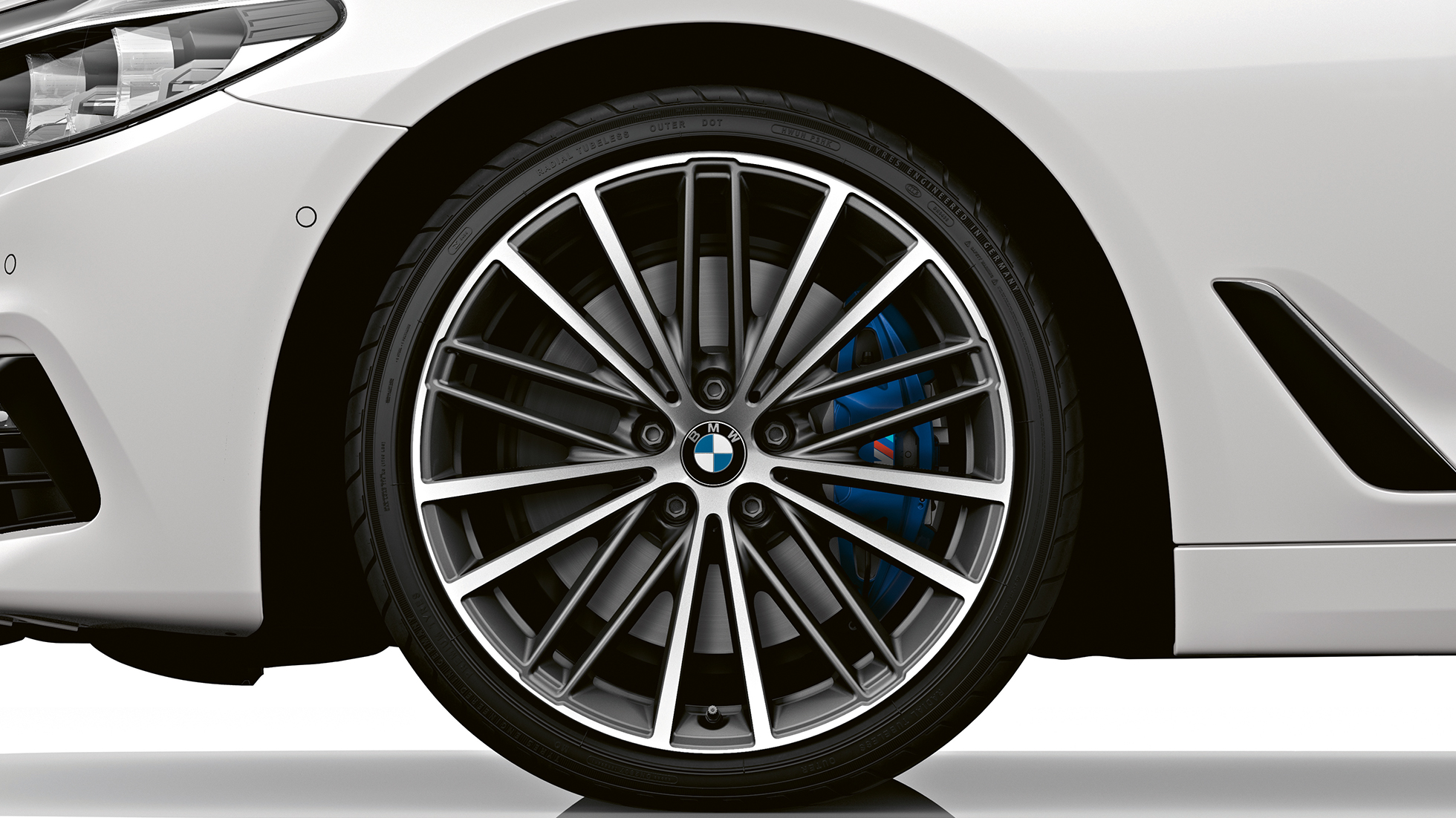 Sport Line hjul BMW 5-serie sedan Sport Line BMW 5-serie sedan 540i sedan G30 Alpinhvit metallic hjul
