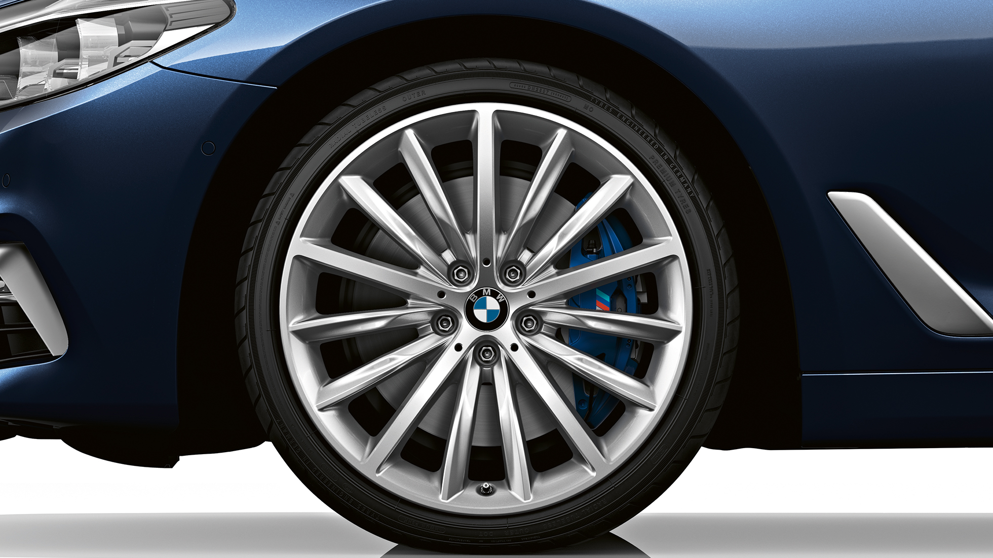 Luxury Line hjul BMW 5-serie sedan Luxury Line BMW 5-serie sedan 540d sedan G30 Imperialblå briljanteffekt metallic hjul