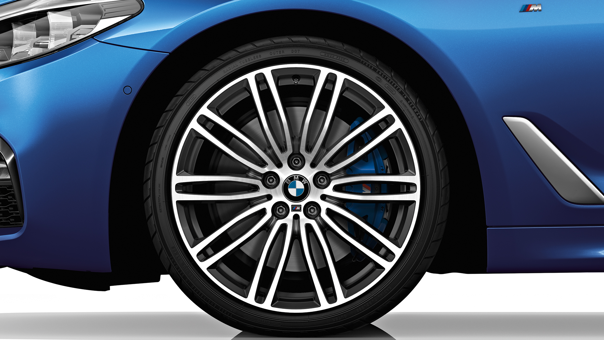 M Sportspakke hjul BMW 5-serie sedan 540i sedan M Sportspakke BMW 5-serie sedan 540i sedan G30 Middelhavsblå metallic hjul