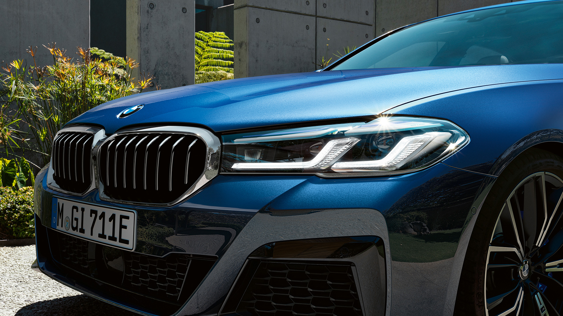 BMW laserlys BMW 5-serie Sedan G30 BMW laserlys BMW 5-serie Sedan G30 Facelift 2020 phytonicblå nærbilde front