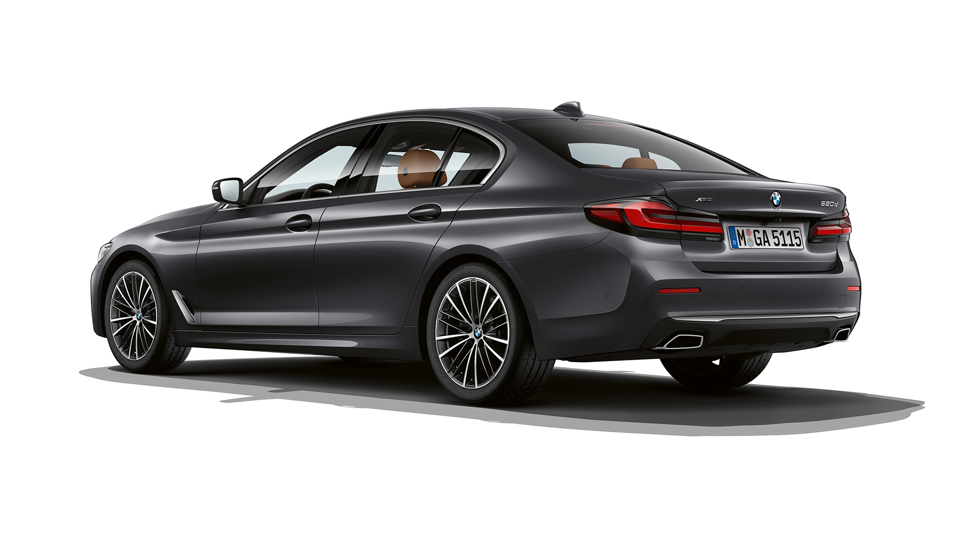 BMW 5-serie Sedan G30 standardmodell hekk BMW 5-serie Sedan 540i G30 2020 standardmodell i sofistogrå sett skrått bakfra